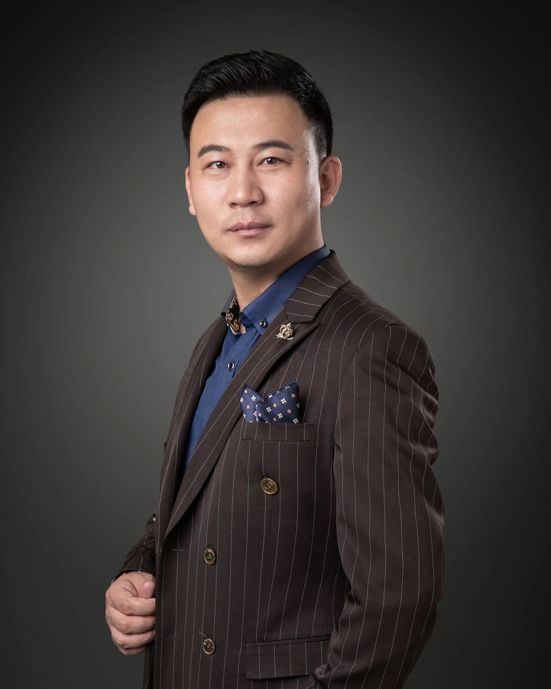 朱恒志 - 企业顶层战略规划师 · 全国连锁加盟招商操盘手